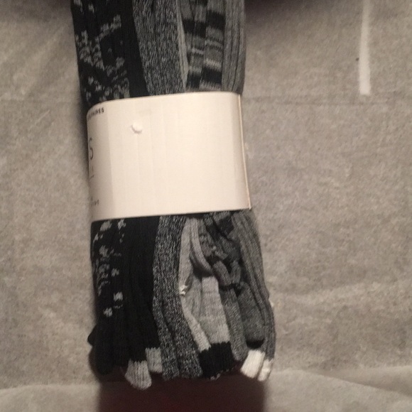 JONES NEW YORK SIGNATURE 6 pairs of crew socks. - Picture 3 of 3